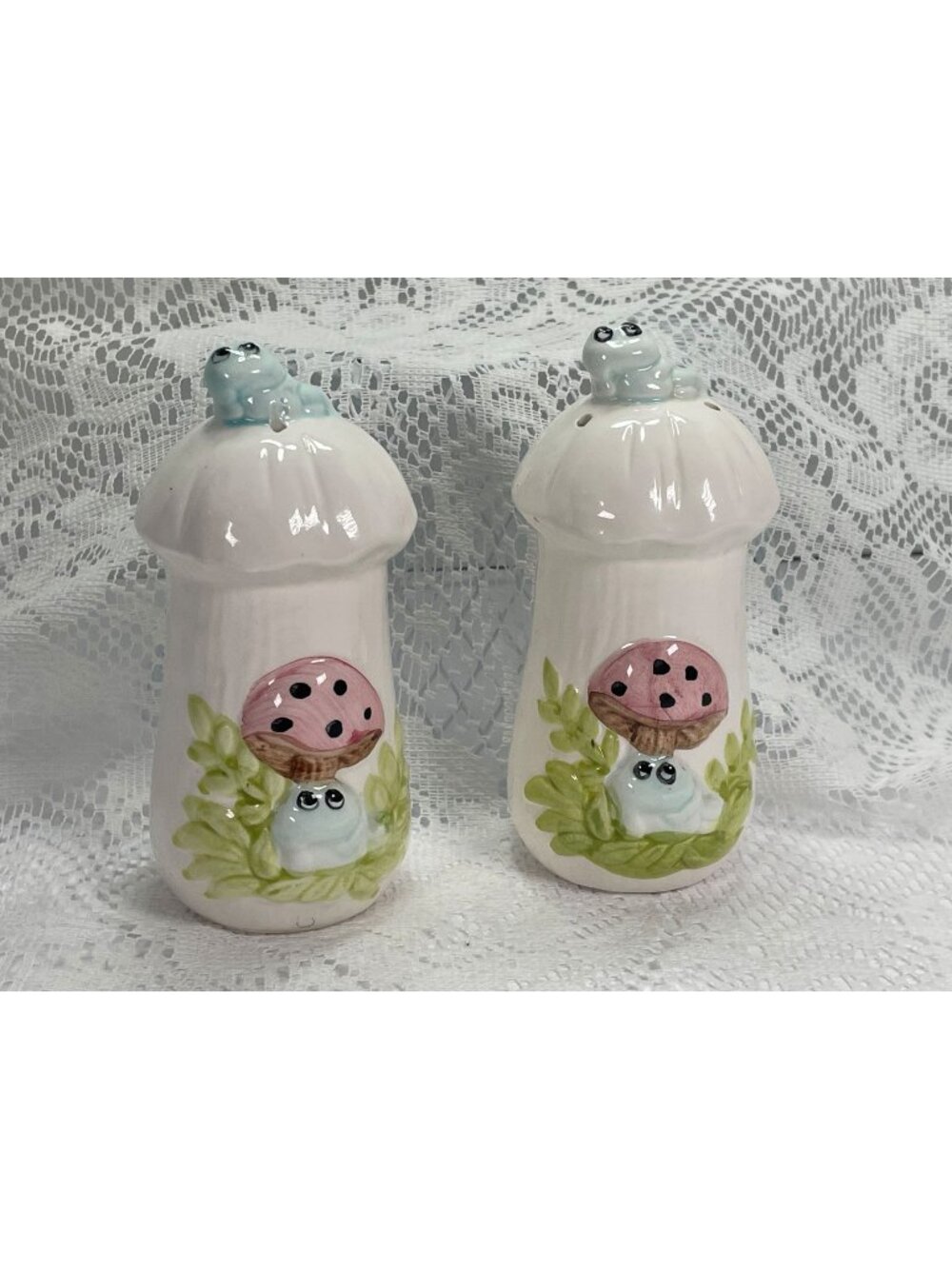 Vintage Frog & Mushroom Ceramic Salt & Pepper Shakers Hand-Painted 5 Inches Tall